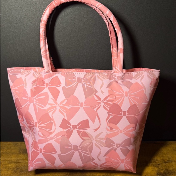 Betsy Johnson Top Handle Lunch Tote. NWT - Picture 4 of 10